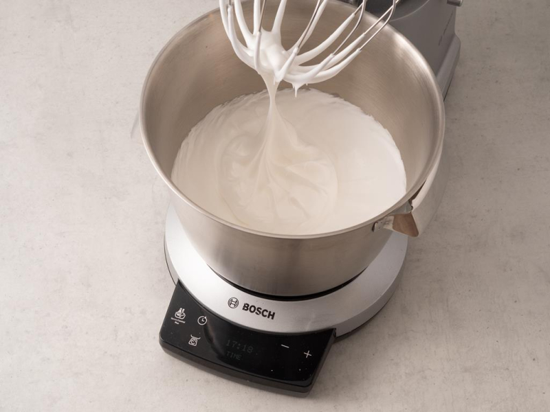 piana z białek ubita z cukrem na bezę, Robot kuchenny Bosch OptiMUM MUM9BX5S65