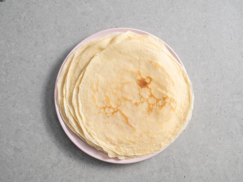 usmażone naleśniki na talerzu