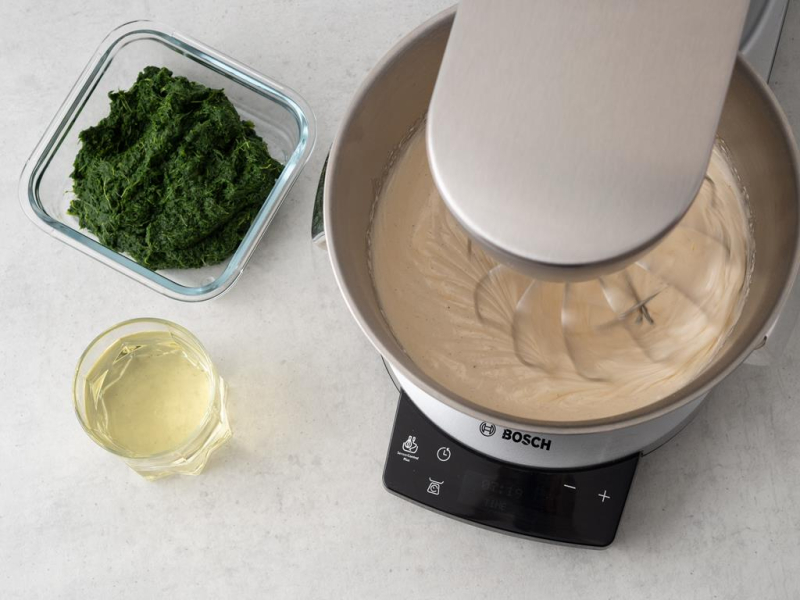waniliowa masa jajeczna, olej i szpinak, Robot kuchenny Bosch OptiMUM MUM9BX5S65