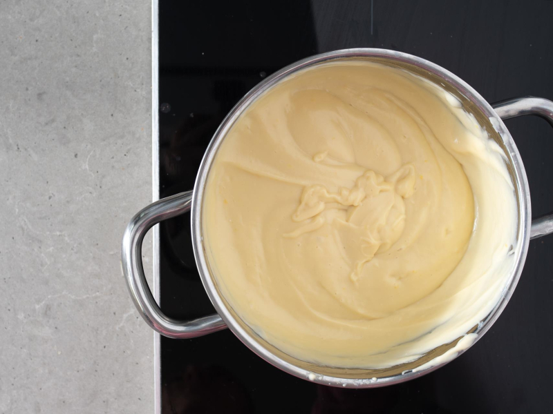 Ugotowana masa na wegański sernik gotowany.