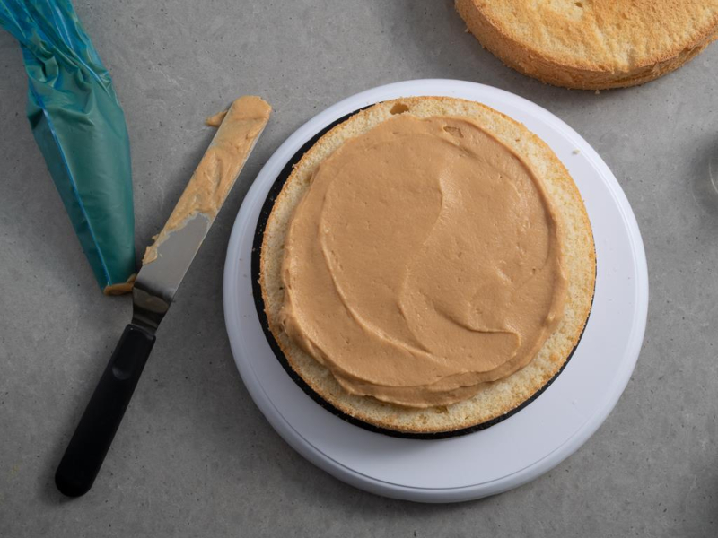 tort z warstwą kremu kajmakowego