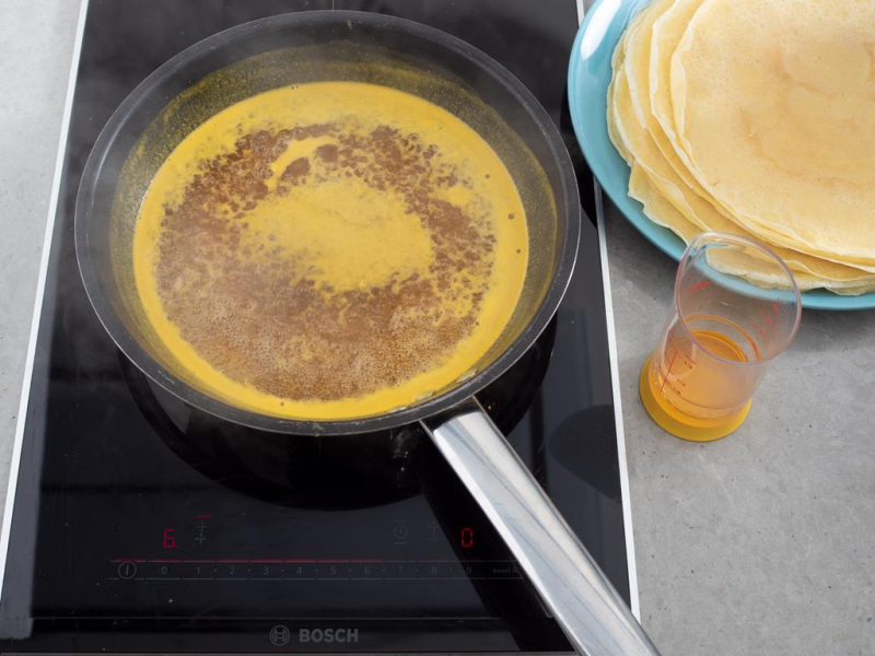 na patelni pomarańczowy syrop na kuchence indukcyjnej bosch