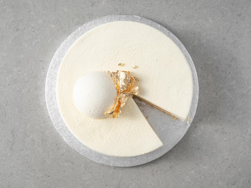 Gotowy tort musowy idealny na komunię.