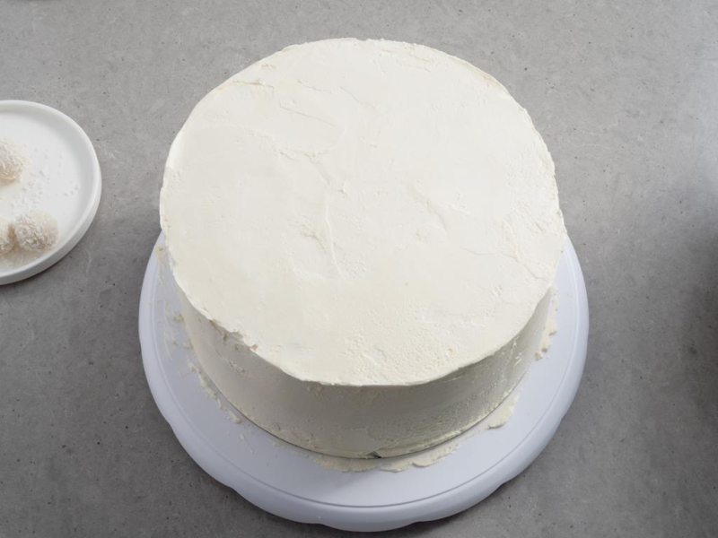 tort obłożony tynkiem maślanym