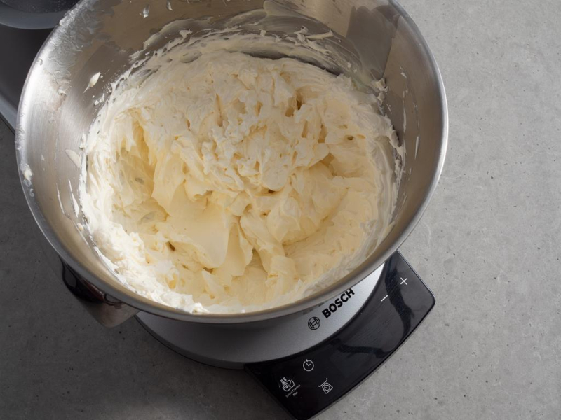 w misie krem maślany na mleku skondensowanym