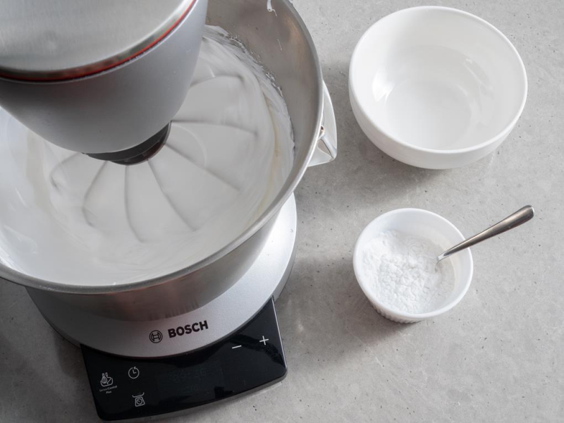 w misie robota bosch piana z białek na bezę