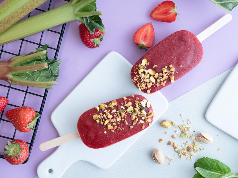 lody na patyku - sorbet truskawkowo - rabarbarowy