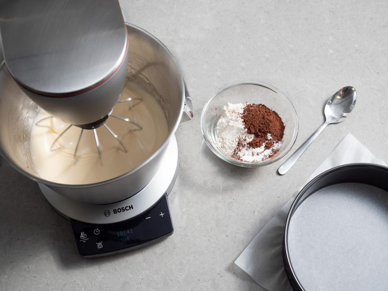 w misie miksera bosch ubijane jaja z cukrem