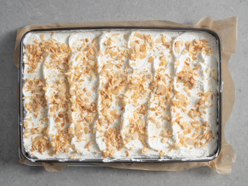 w formie do pieczenia truskawkowa chmurka bez pieczenia