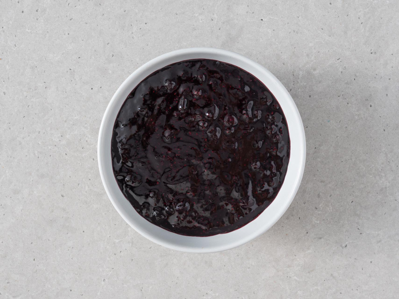 frużelina jagodowa w miseczce