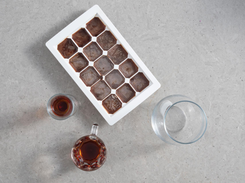 Przelana do foremek kawa.