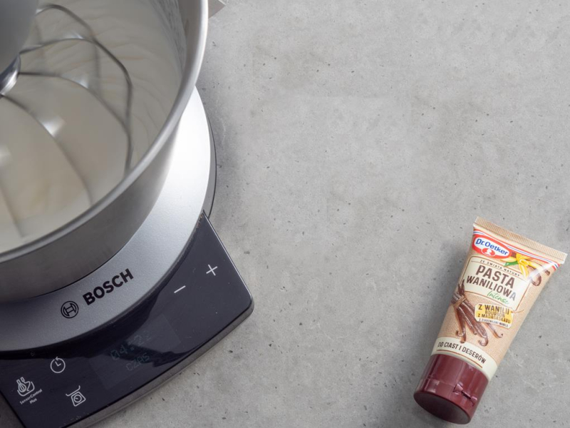 w robocie kuchennym bosch ubijana śmietanka z pastą waniliową Dr. Oetkera