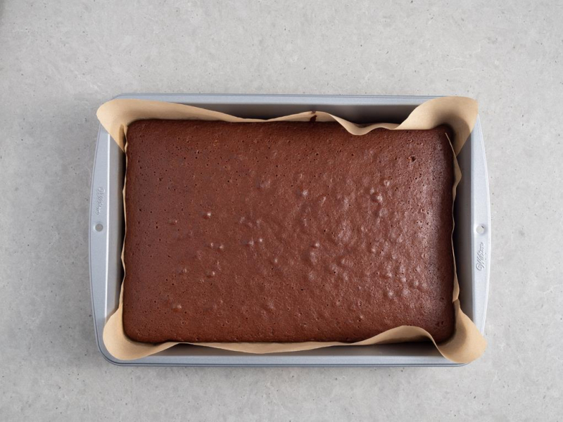 w formie upieczone ciasto travel cake