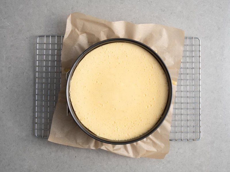 na kratce upieczony w kąpieli wodnej sernik creme brulee