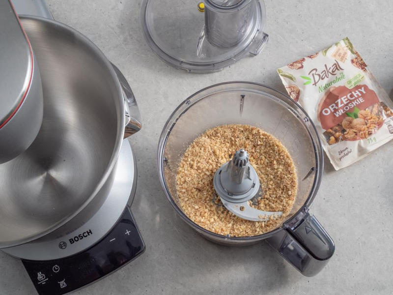 w malakserze posiekane orzechy włoskieBakal