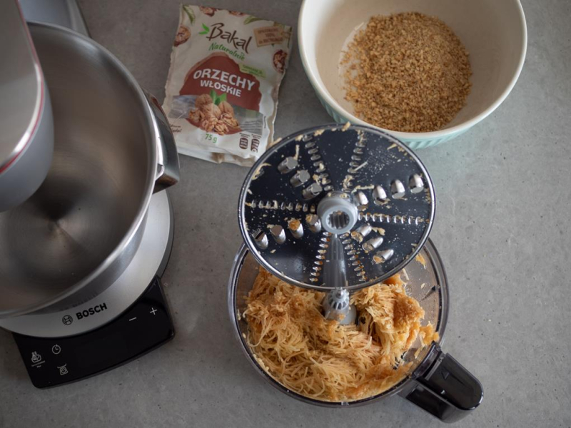 jabłka starte na małych oczkach