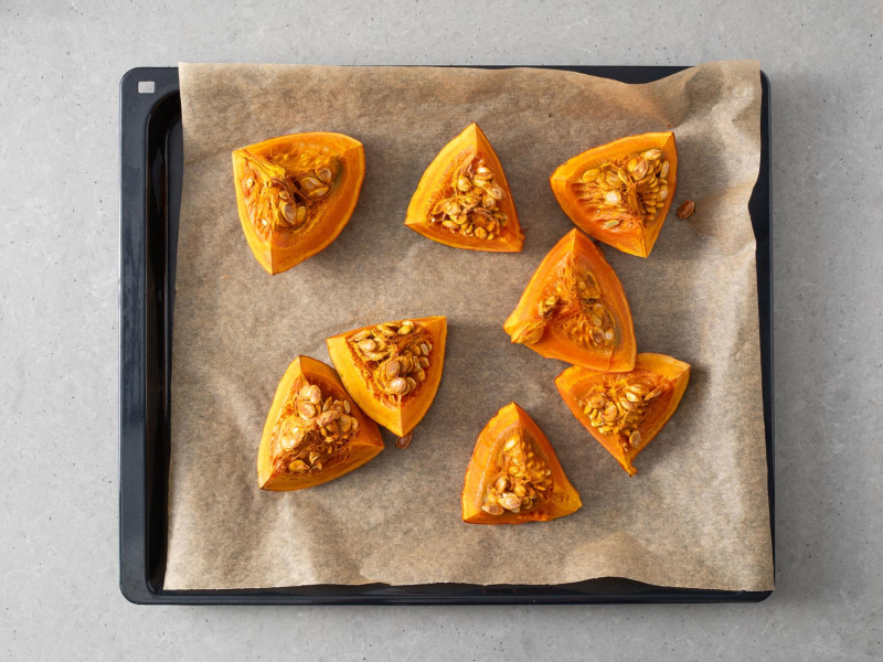 Upieczone kawałki dyni.