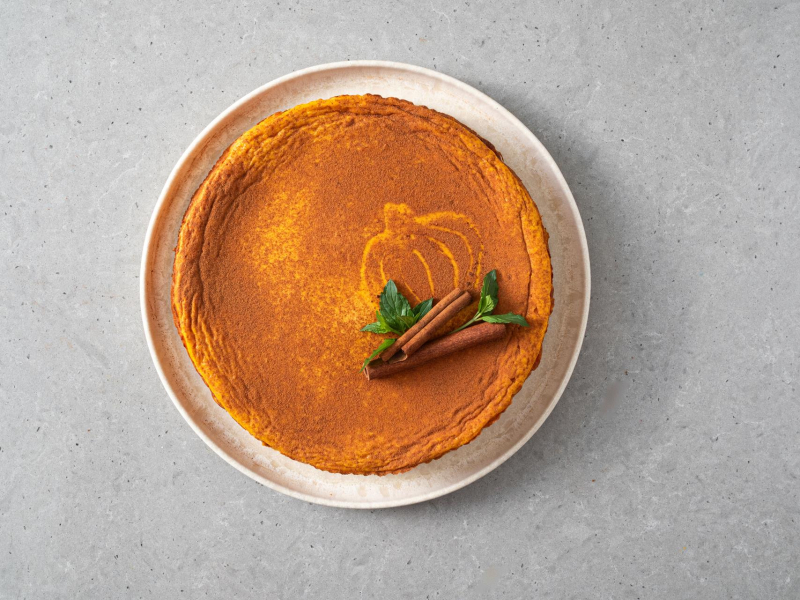 Gotowy fit sernik z dynią na bazie skyrów.