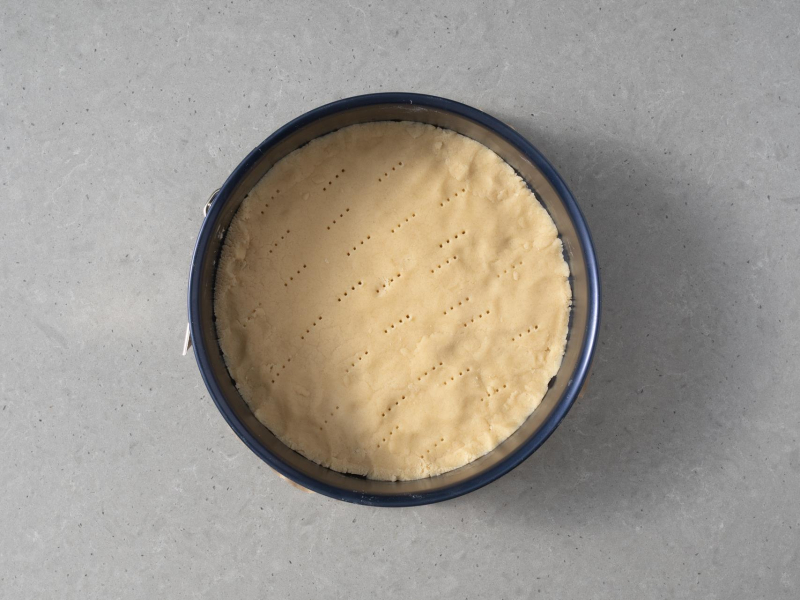 Spód ciasta przed upieczeniem.