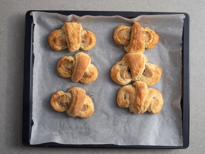 na blaszce upieczone rogale marcińskie