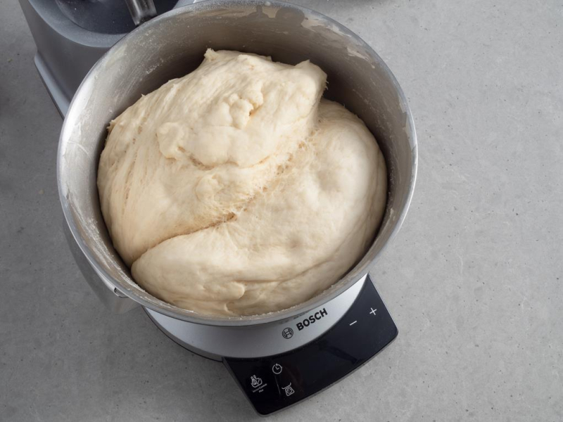 wyrośnięte ciasto drożdżowe