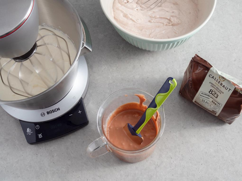 w szkladym naczyniu rozpuszczona czekolada Callebaut