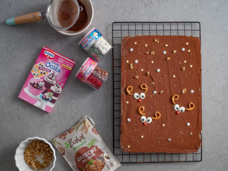 na kratce kostka sernikowa z reniferami z precli