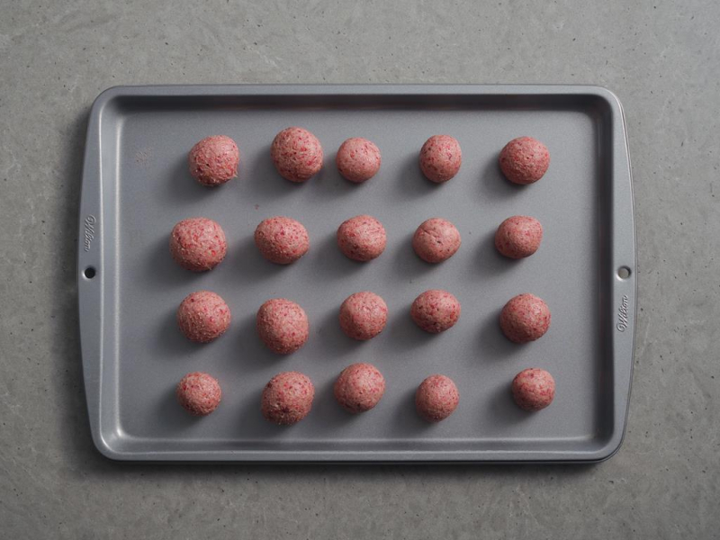 na tacce wilton malinowe trufle z czekoladą Ruby Barry Callebaut