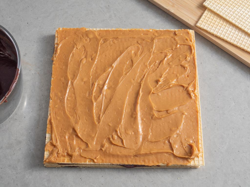 wafle kwadratowe przekładane kremem kajmakowym