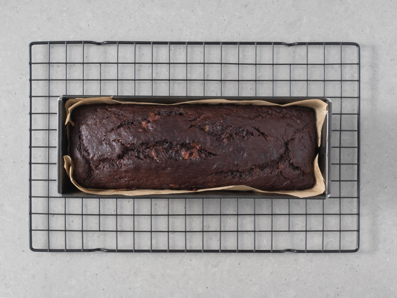 Upieczone ciasto czekoladowo- bananowe.