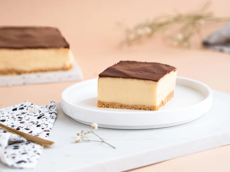 wegański sernik gotowany z polewą czekoladową