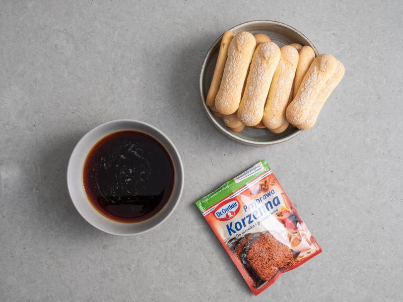 przyprawa korzenna dodawana do nasączenia z kawy do tiramisu