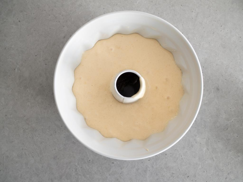 w foremce nieupieczona babka majonezowa