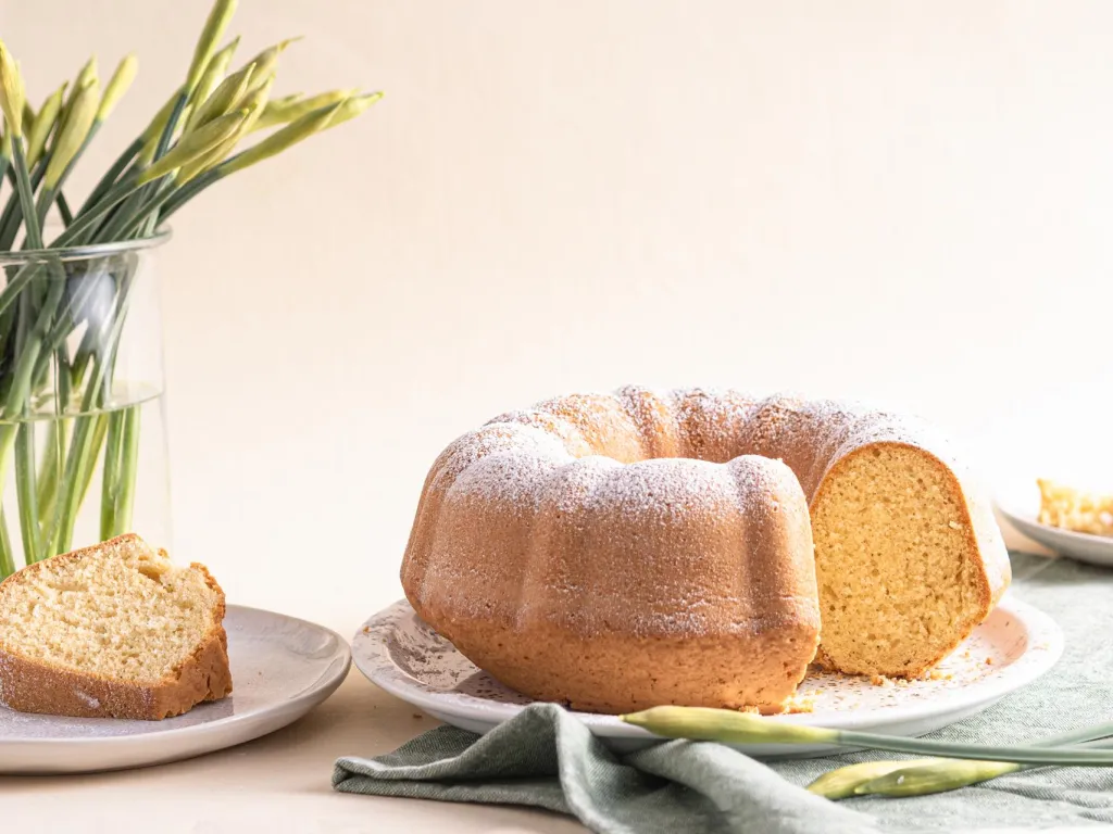 babka piaskowa z wanilią posypana cukrem pudrem - wszystkiego słodkiego