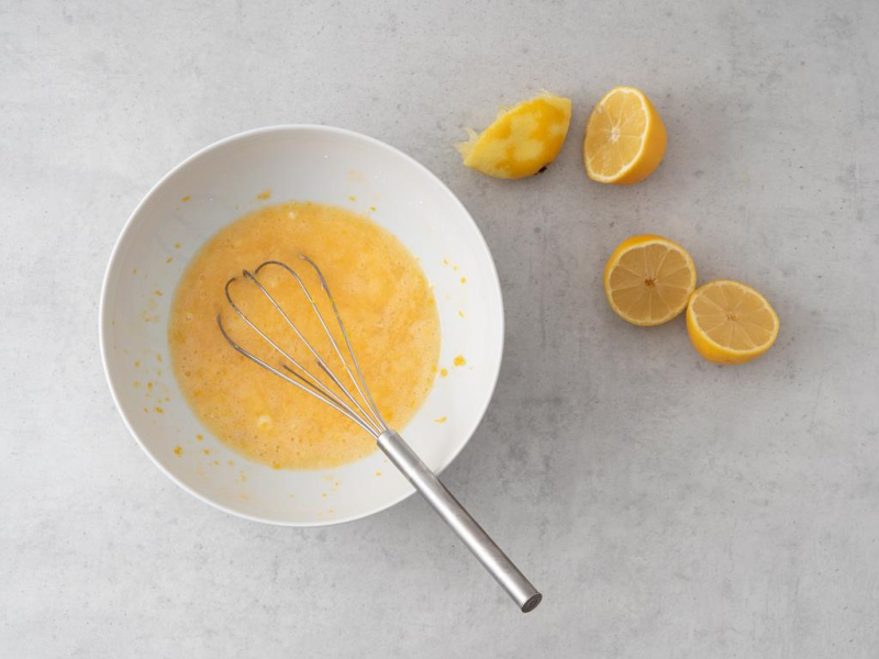 cytryna, masło, cukier, skórka z cytryny na lemon curd