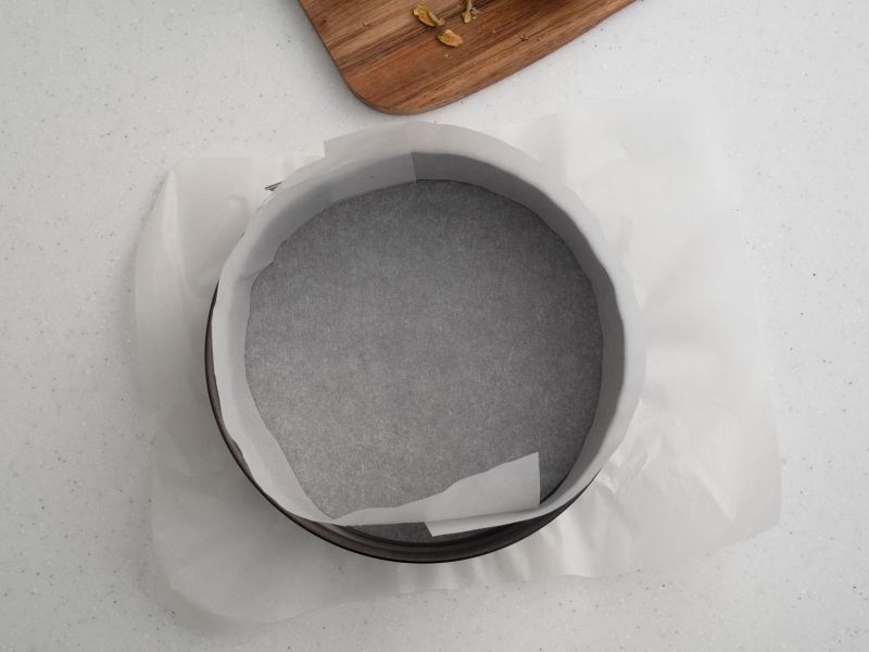 tortownica wyłożona papierem do pieczenia