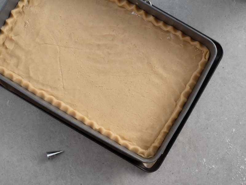 w dużej blaszce spód do mazurka