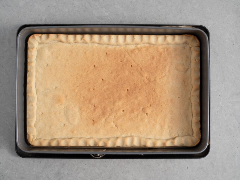 upieczony spód do mazurka w dużej blaszce