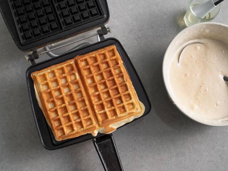 w gofrownicy smażone gofry na maślance