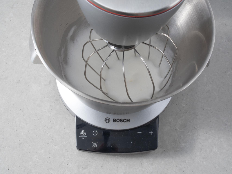 Ubite białka w misie robota kuchennego.