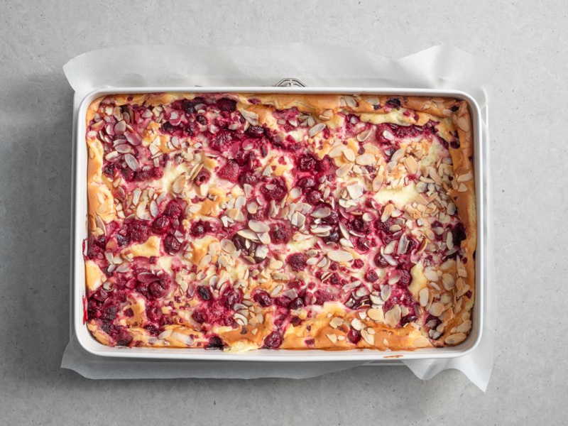 upieczone ciasto z budyniem