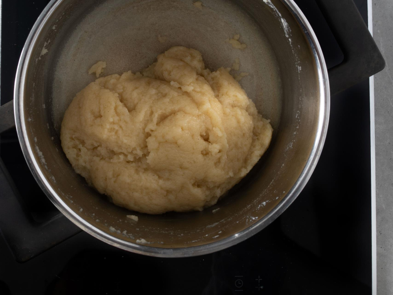 Ciasto parzone w garnku.