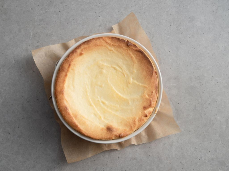 upieczony sernik bez jajek