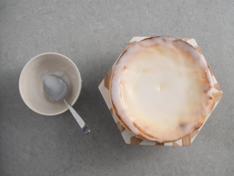 sernik bez jajek posmarowany lukrem