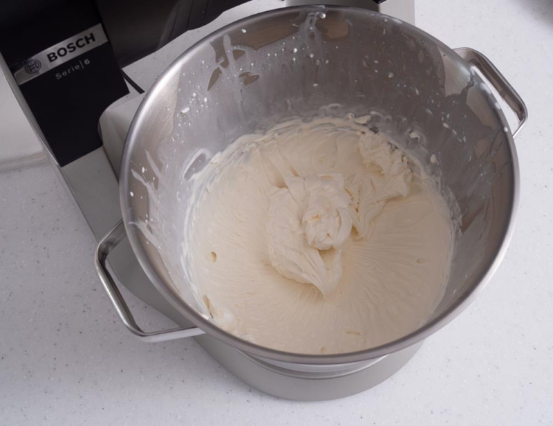 w misie robota ubity krem mascarpone