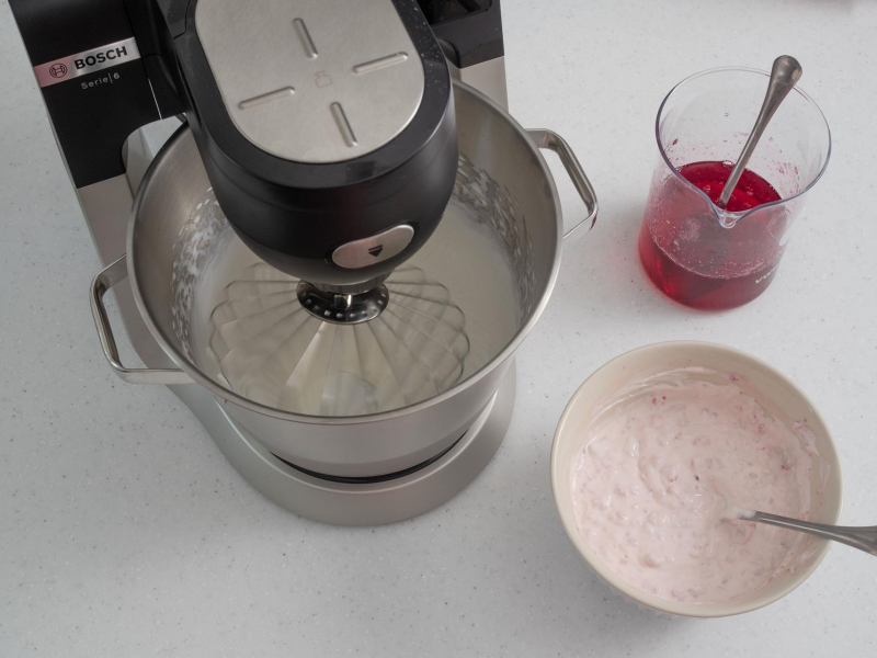 ubijana śmietanka na mus malinowy do malinowca