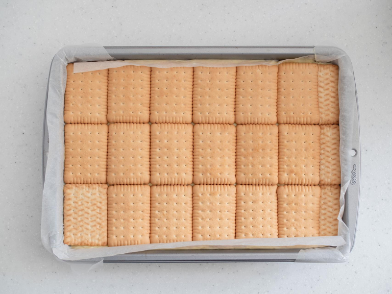 w formie ciasto z jabłkami bez pieczenia na herbatnikach