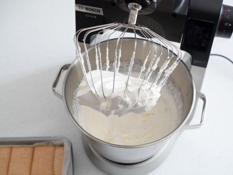 w misie robota kuchennego bosch ubita śmietanka kremówka