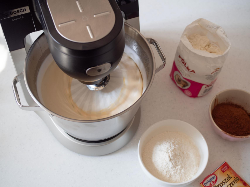 w robocie ubijany biszkopt