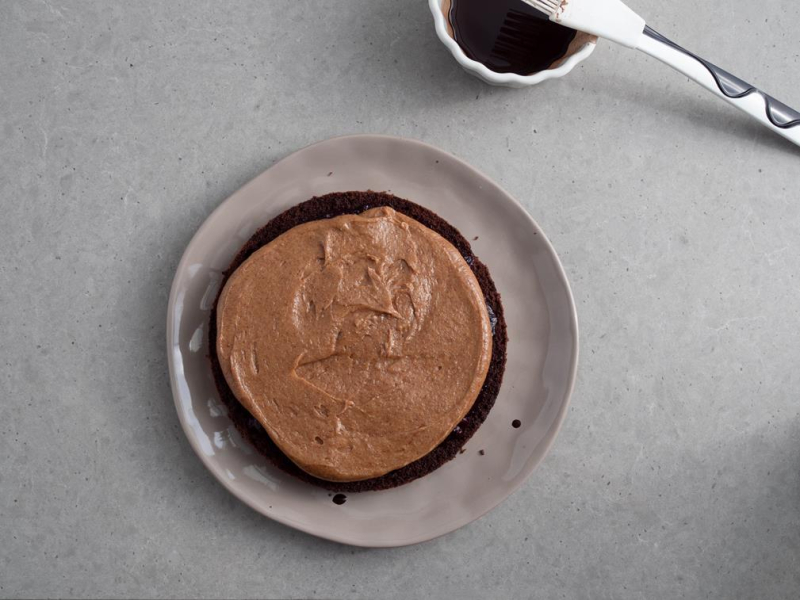 blat kakaowy przełożony kremem migdałowym